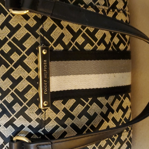Tommy Hilfiger satchel - Picture 2 of 11